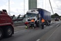 Schwerer LKW VU PKlemm A 4 Rich Olpe auf der Rodenkirchener Bruecke P317